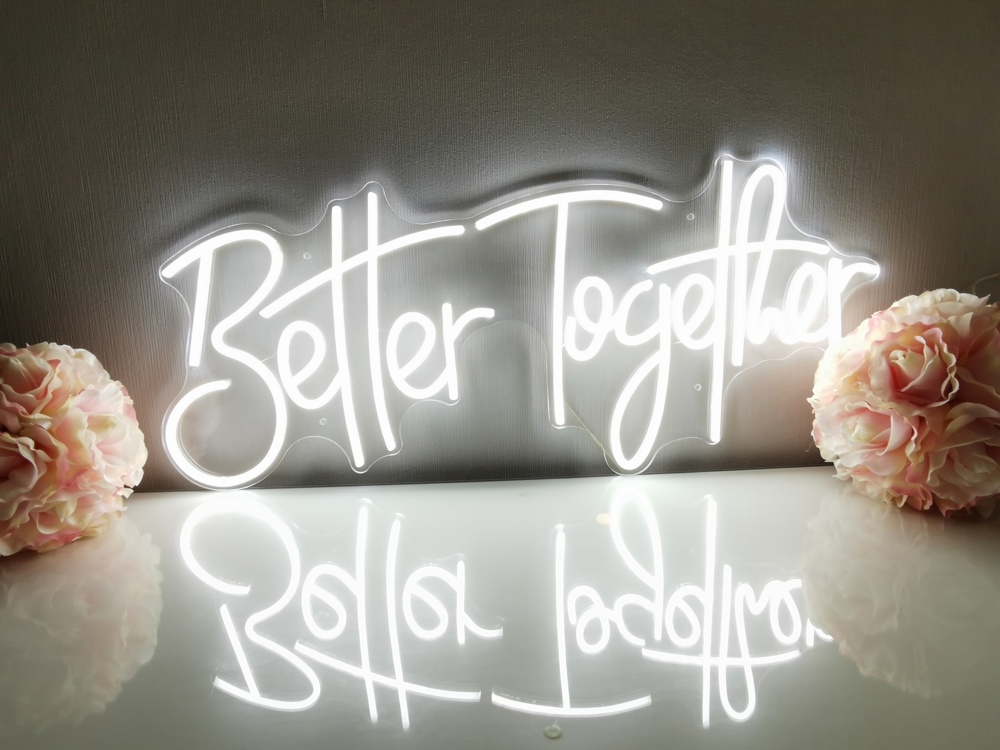 Better Together: Mieten Sie strahlende Neon-Schriftzüge