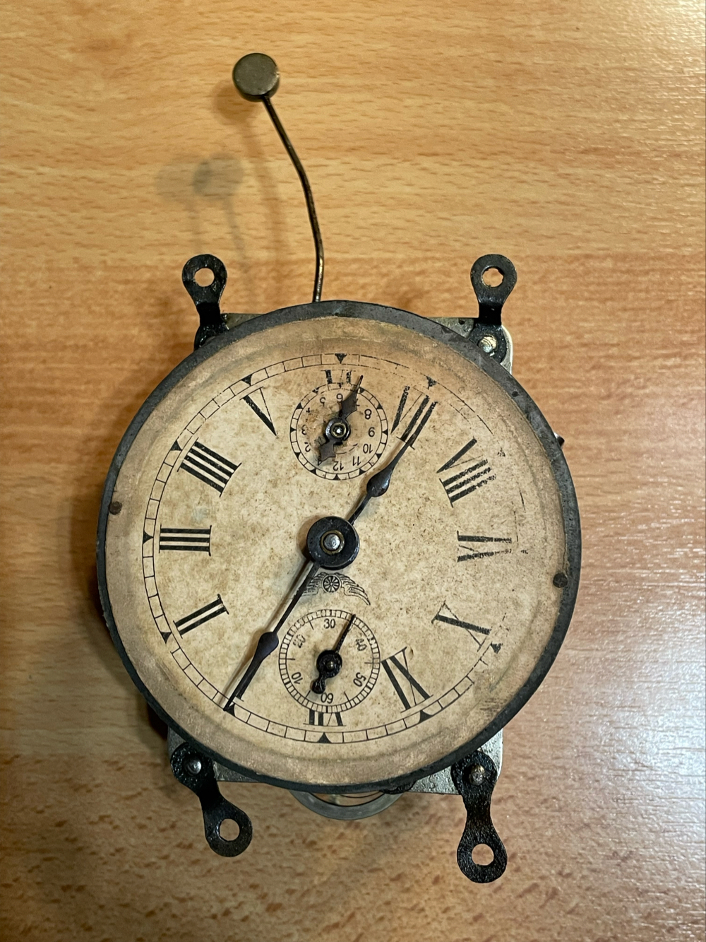 Weckerwerk antik  läuft  Weckerwerk antik  läuft