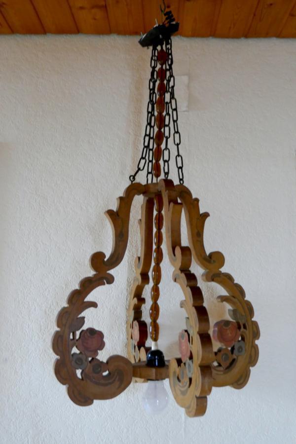 Hängelampe aus Holz