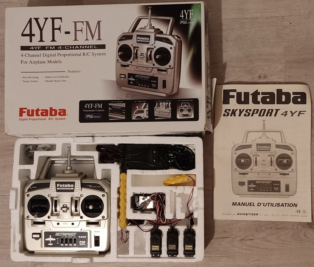 Futaba 4YF-FM Radiosystem + Receiver + 3 Servos