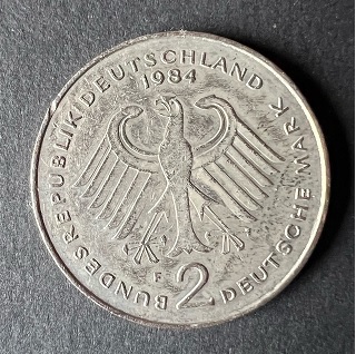 Zum 40. Jubeljahr eine 2 DM Umlaufmünze von 1984