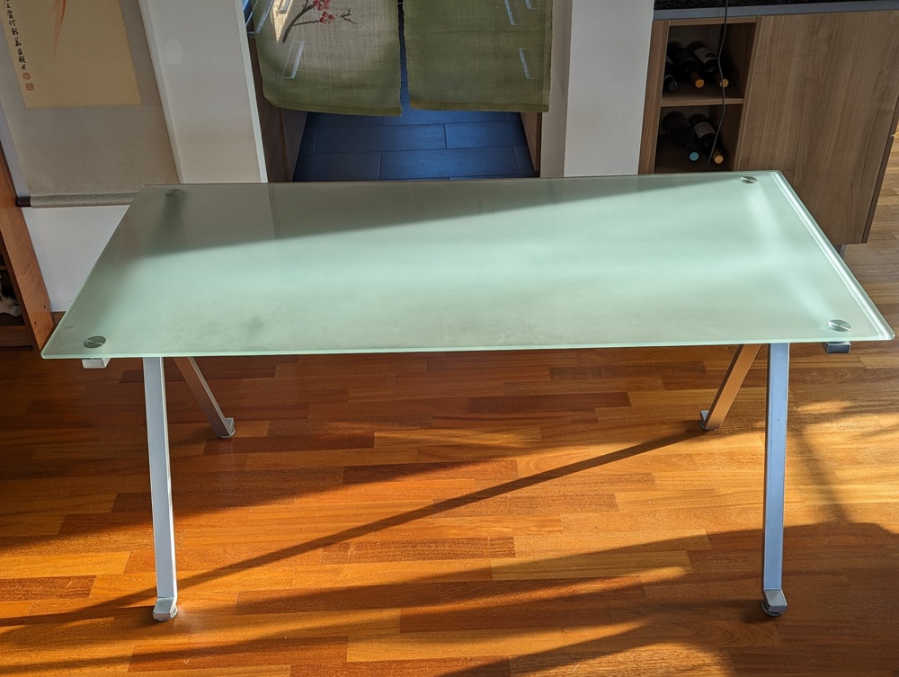 Schreibtisch, Industrie-Design, Glasplatte matt-grün, Metall-Gestell, neuwertig
