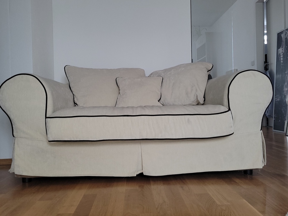schönes stilvolles beiges Sofa   Riesensessel 