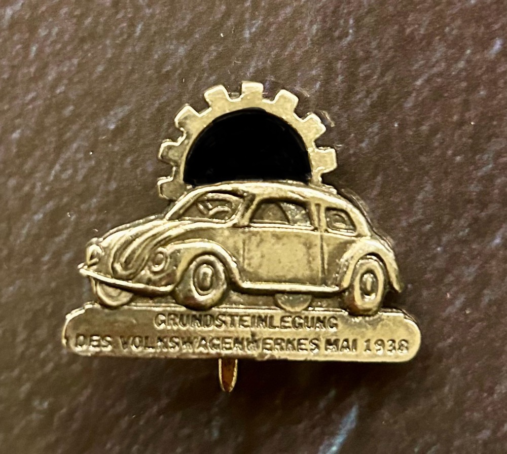 Seltene Brosche Pin VW Volkswagen Grundsteinlegung