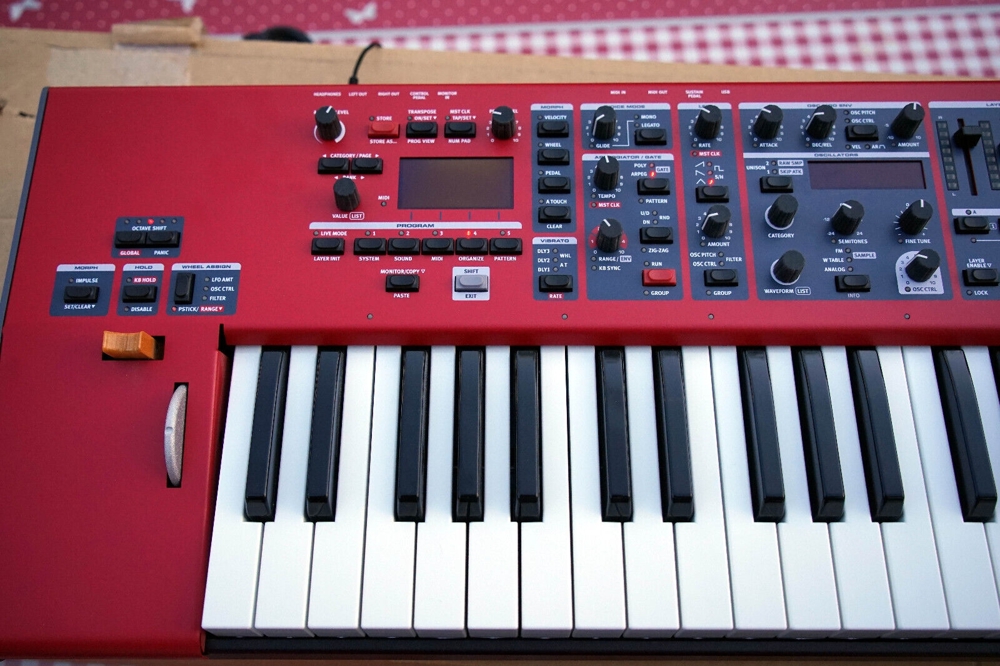 Clavia Nord Wave 2 digital 4-part performance synthesizer wie neu in OVP