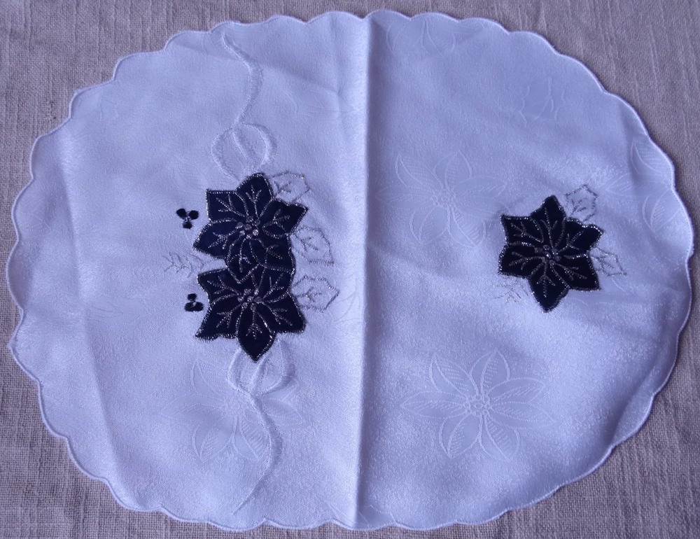 TWF Weihnachtsdecke Mitteldecke Polyester  weiß blau silber 38x30 kaum benutzt Tischdecke einwandfre
