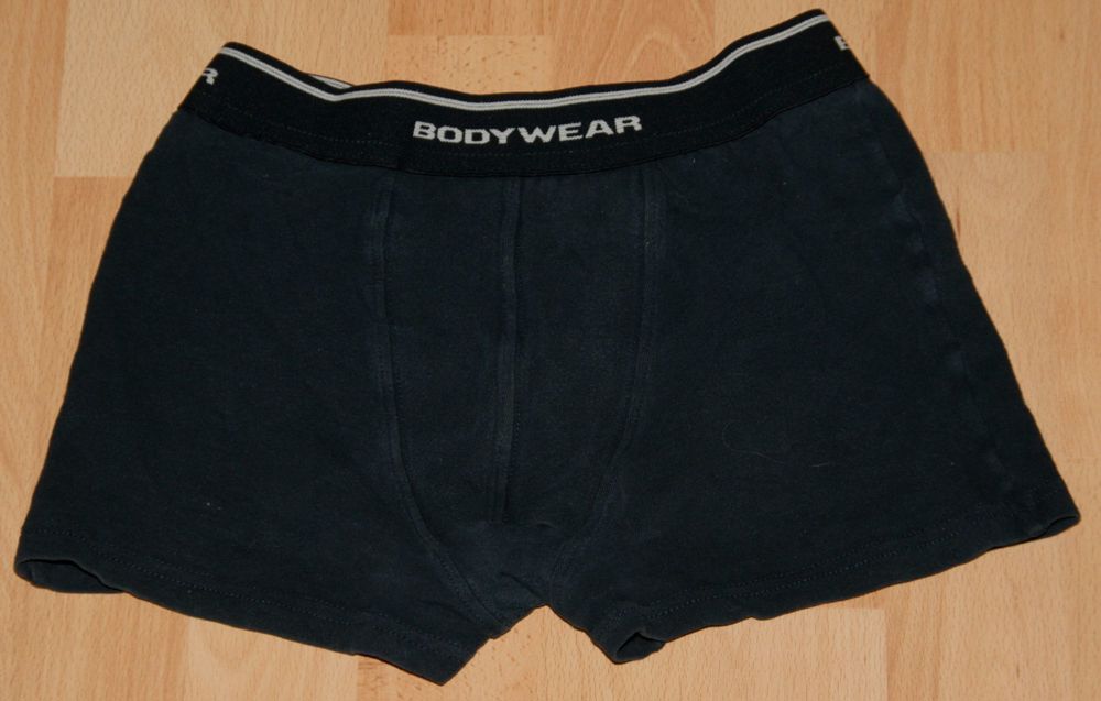 Schwarze Retro - Shorts - Größe 134 - 140 - moderner Stil