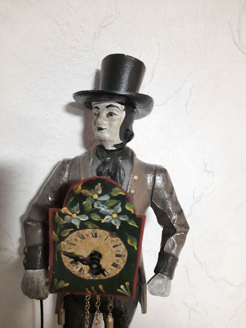2.Alte Wanduhren,Wecker,Alte Figurenuhr Uhrenträger Uhrenmann 40 cm defekt