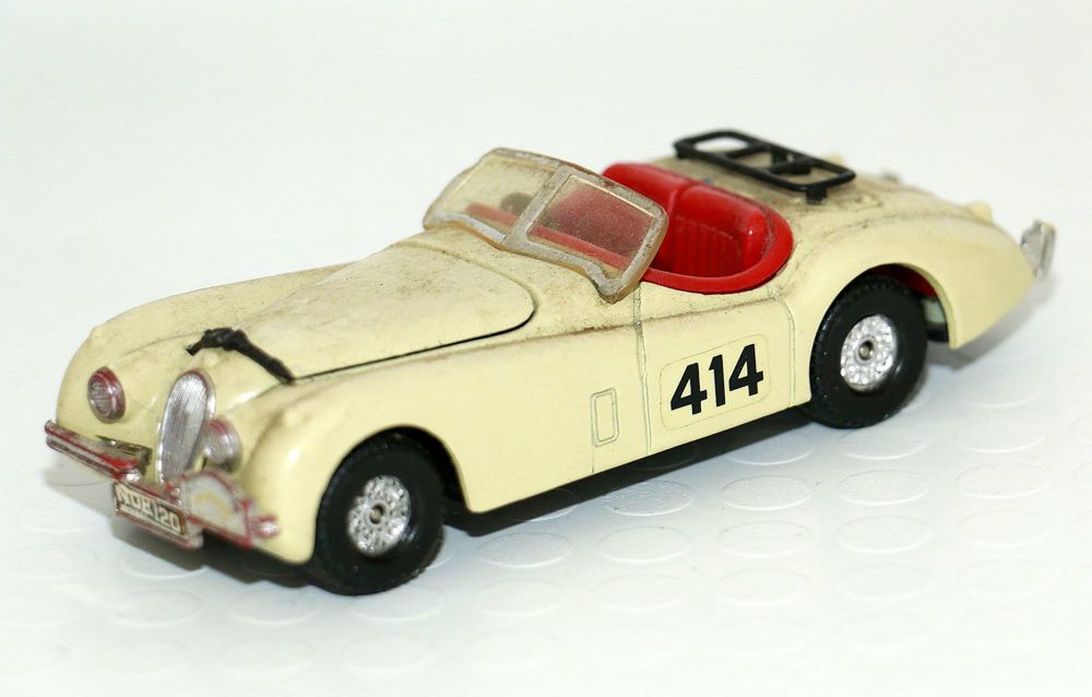 Corgi Toys: Jaguar XK 120 Roadster 1952 Rallye des Alpes Masstab  1 36