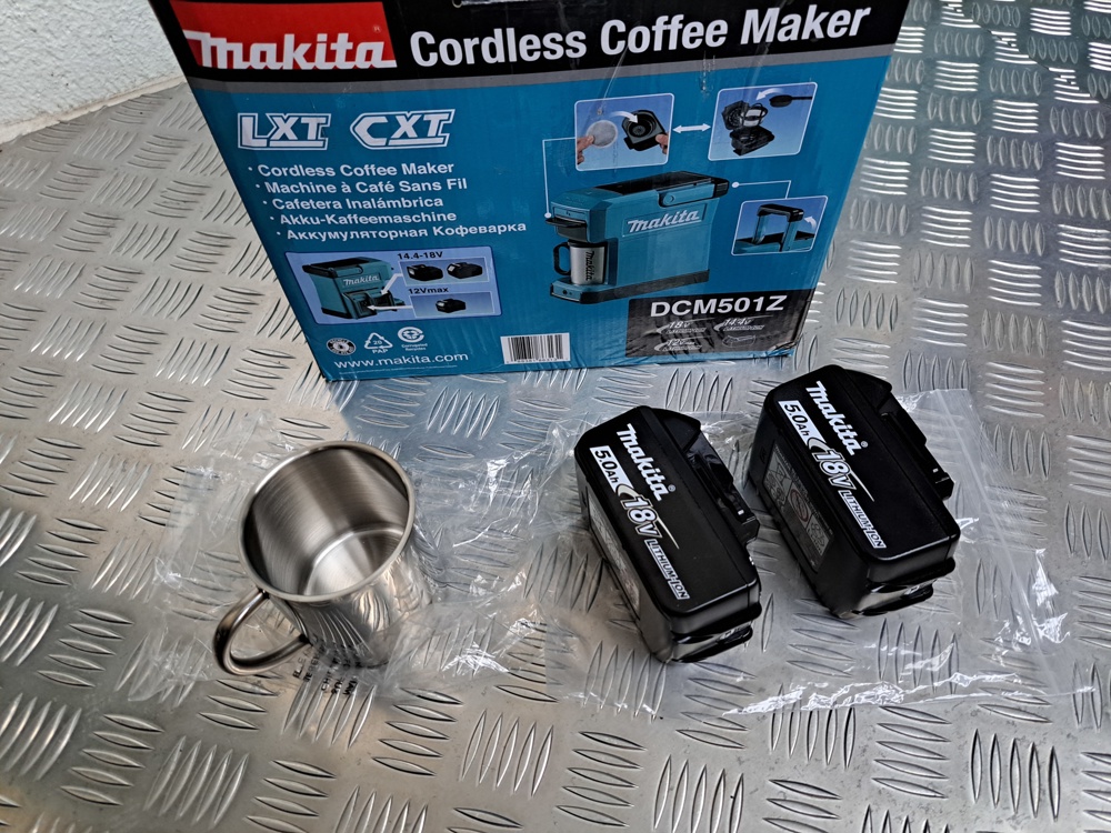 Makita Akku Kaffemaschine DCM501 + 2 x Akkus 1850B + Thermo Tasse - neu unbenutz