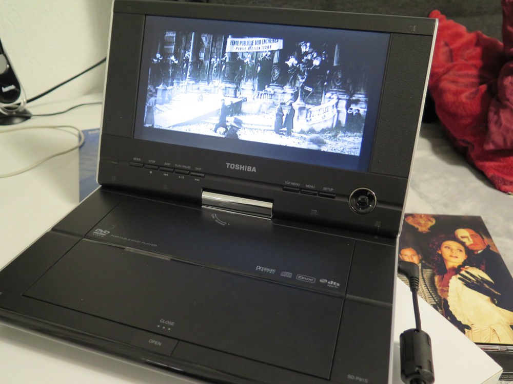 TOSHIBA SD-P91SKE, Tragbarer DVD-Player, Set, 9 Zoll, gebraucht
