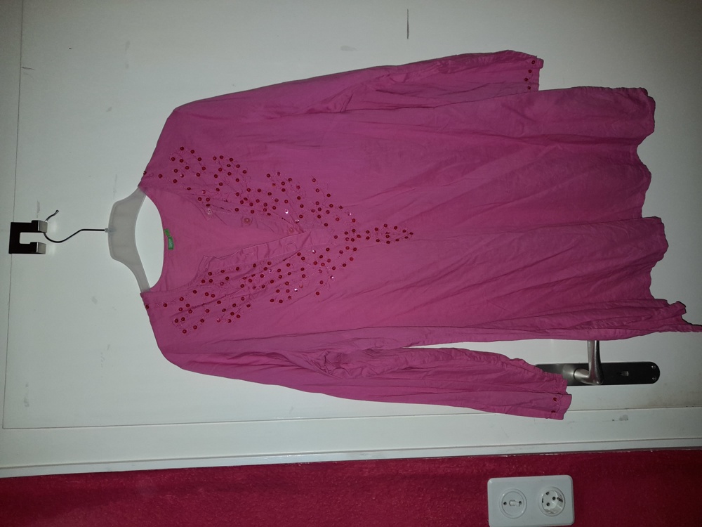 Pinke Bluse mit Stickerei am Ausschnitt mit dreiviertel  Arm, Größe 42. 100% Cotton Baumwolle. Bambo