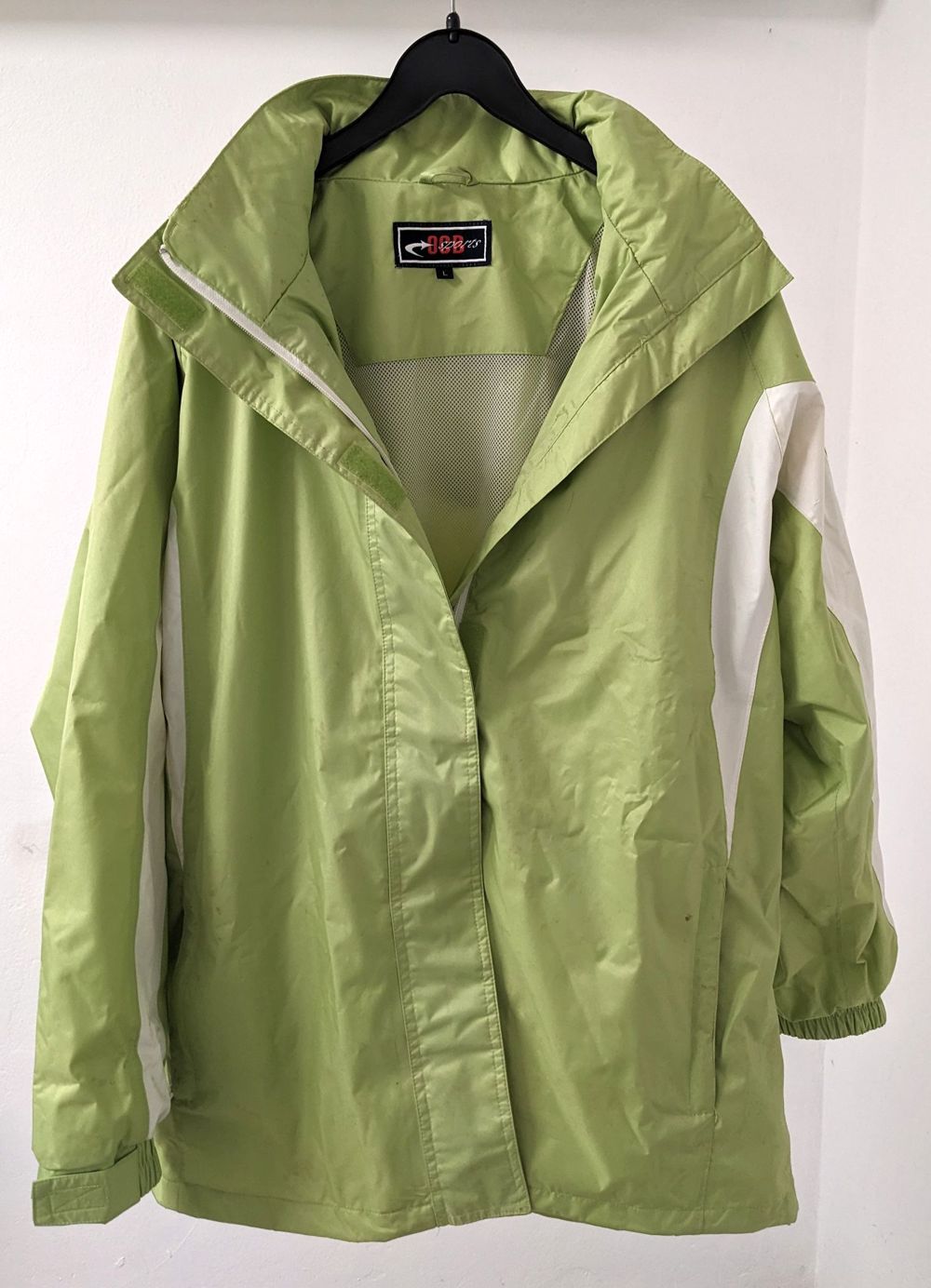 OCB Sportswear-Jacke Regenjacke Größe L mit abnehmbarer Kapuze Grün