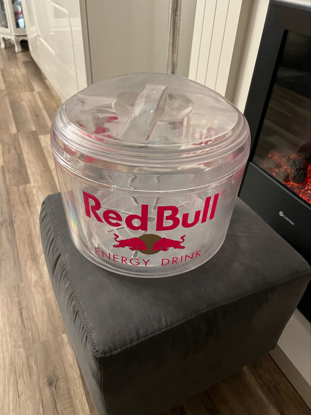 Red Bull Eiswürfelbehälter