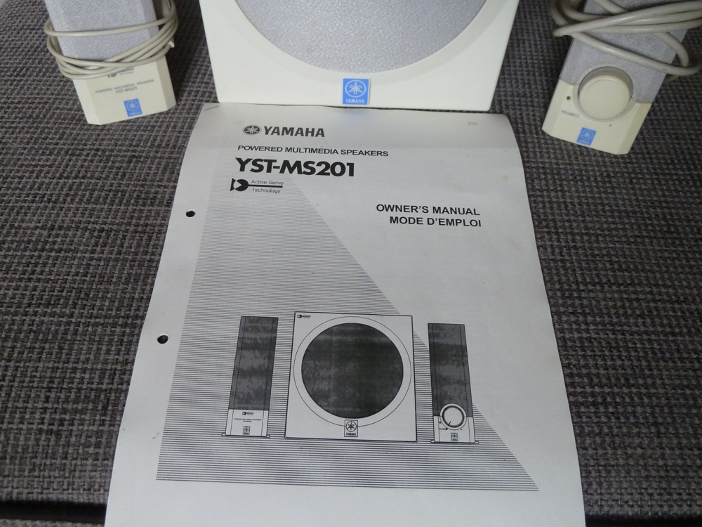 Yamaha YST-MS201 Multimedia Computer 2.1 Lautsprecher & Subwoofer, 30 Watt