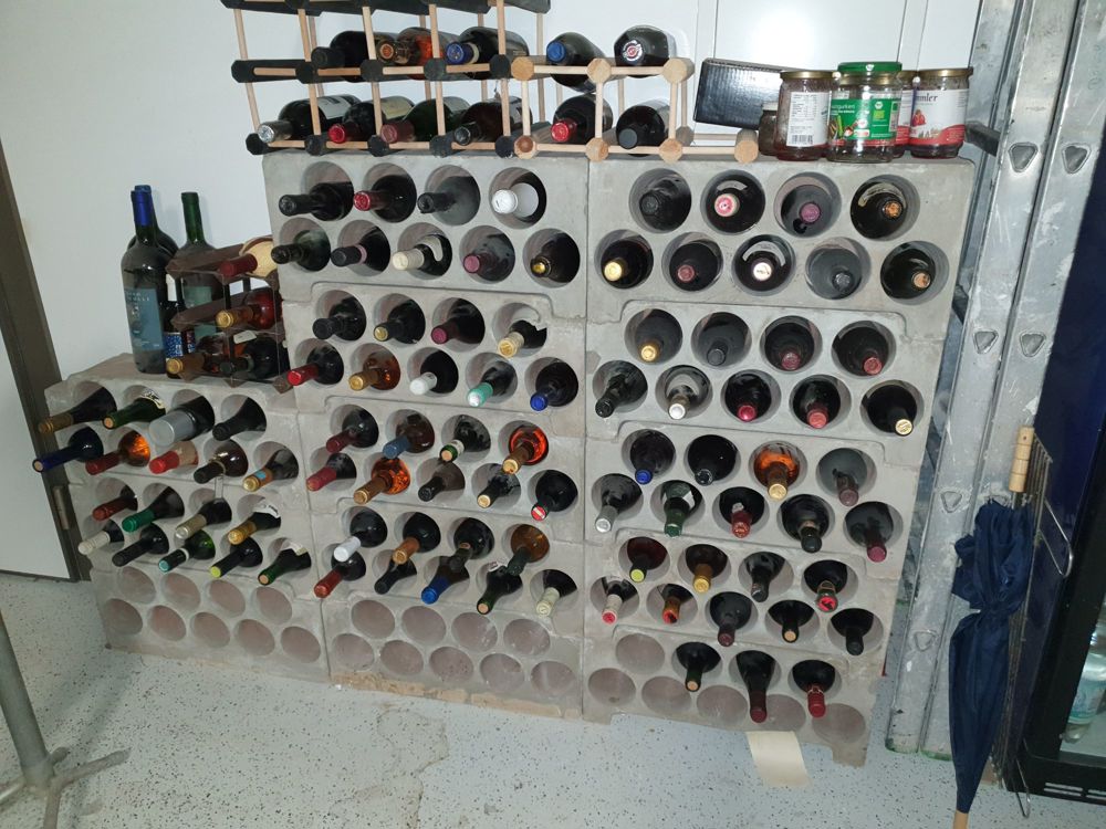 ca. 100 Flaschen Wein zu verkaufen