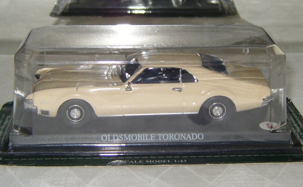 Oldsmobile Toronado 1966 Modell creme limitierte Auflage originalverpackt in 1:43 Oldsmobile Toronado 1966 Modell creme limitierte Auflage originalverpackt in 1:43