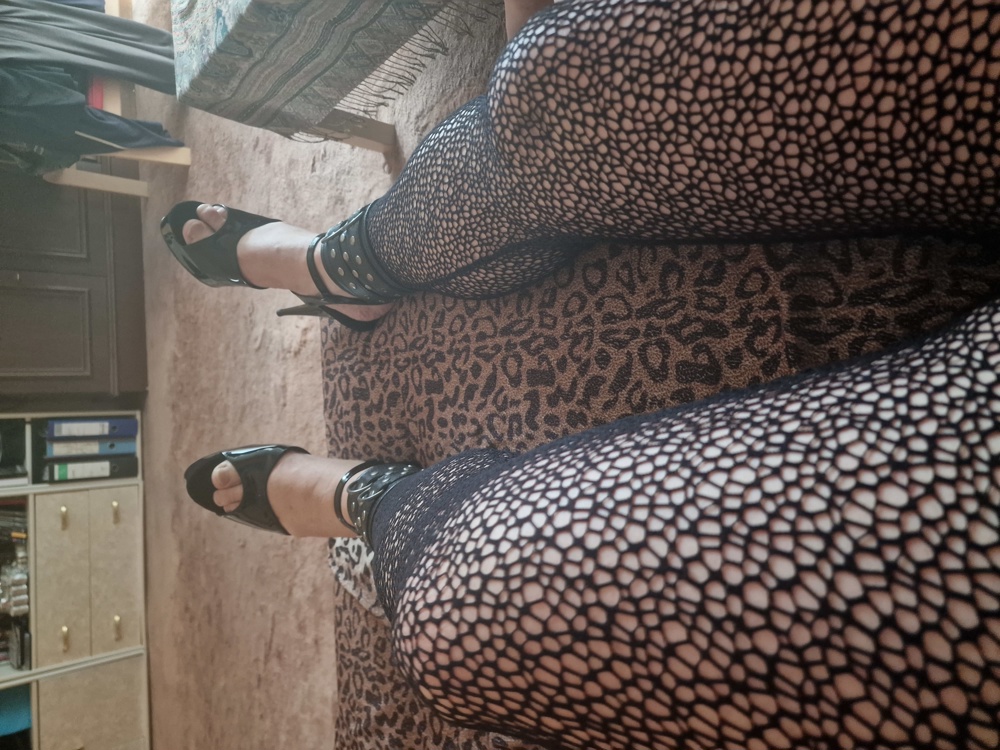 Du hast Lust auf High-Heels - Füße - Nylons und sexy Wäsche ?????