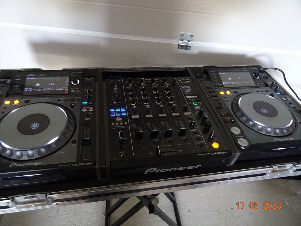 Pioneer Player CDJ 2000 nexus + Pioneer Mixer DJM 900 nexus im Case