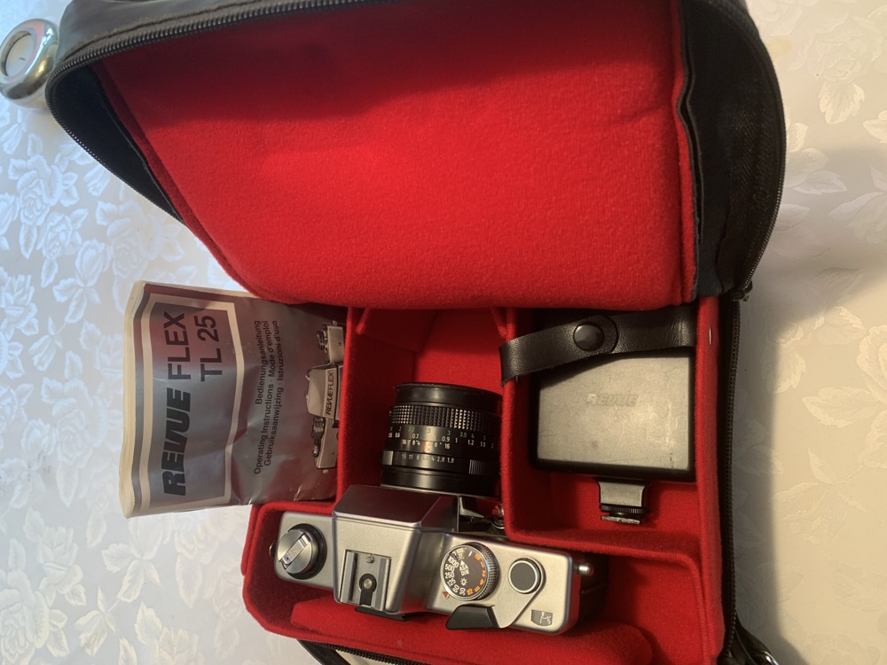 Revueflex TL 25 Analoger Fotoapparat mit elektr. Blitz und Tasche