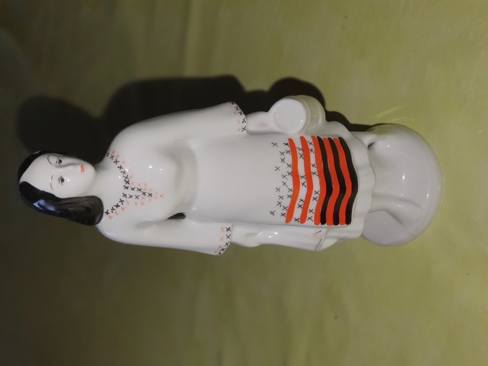 Original APRO Figur, Porzellan Figur Dame mit Krug Vintage