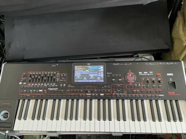 Keyboard: Korg Pa4x 61 Synthesizer Arranger 