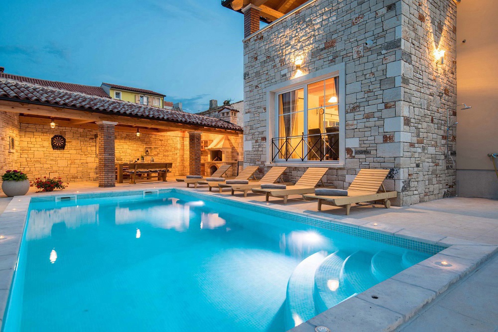 Villa mit beheizten Salzwasserpool in Marcana-Kroatien