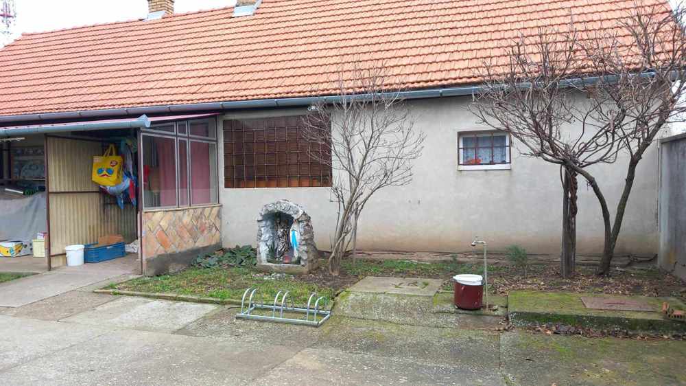 Haus zum Verkaufen in Serbien  Vojvodina,, Ba ko Gradi te Antala Lasla 25  