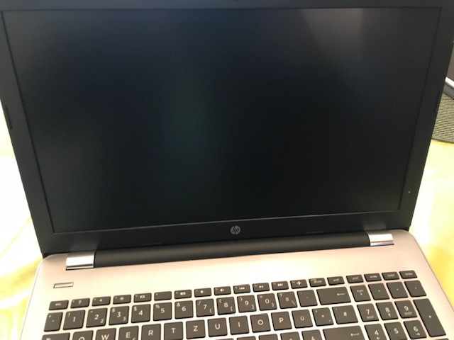 HP Desktop QN86052 absolut neuwertig inkl. WIN10