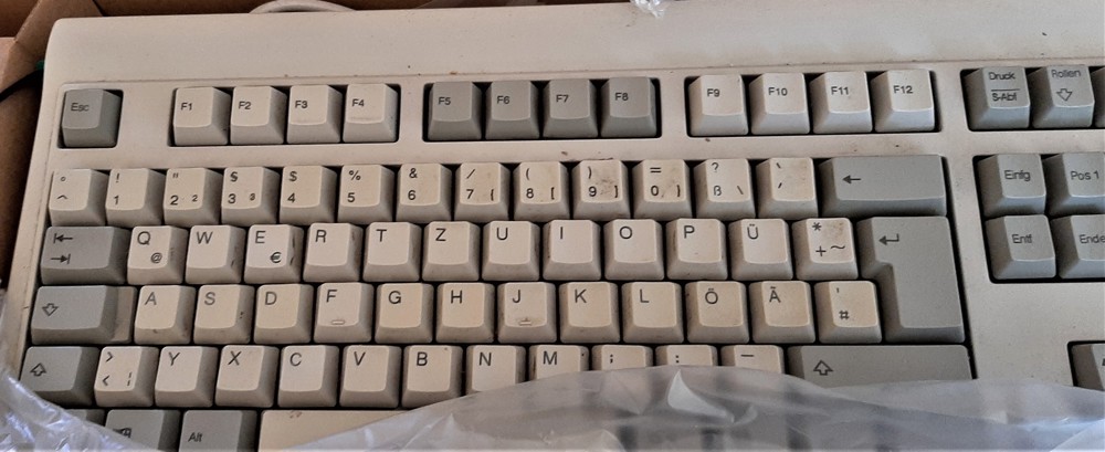 FRÄNKISCHE Tastatur alles verdreht, wie auch die Fränkische UHR ist voll funktionsfähig aber halt al