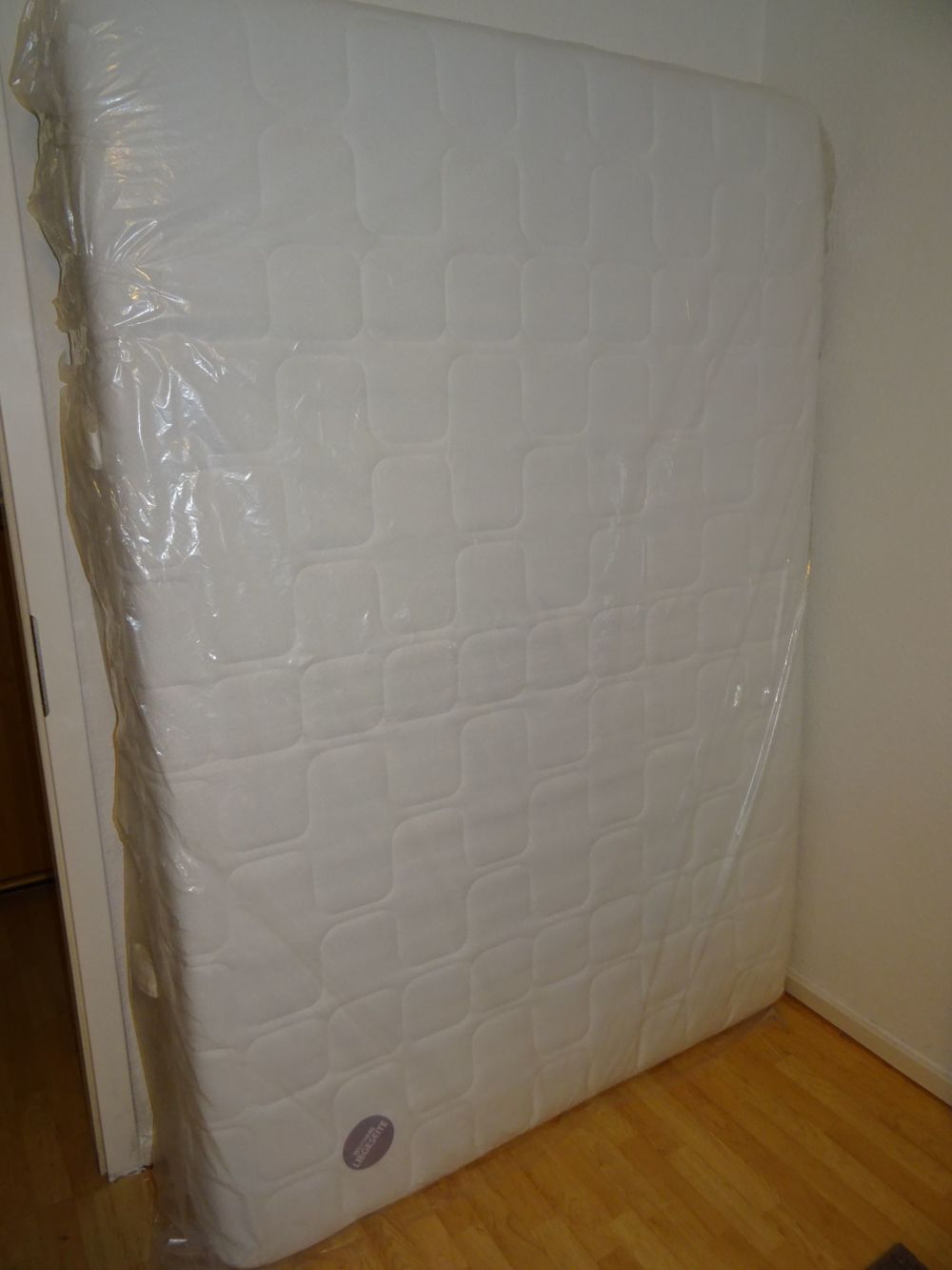 Gel-Schaumstoffmatratze 140x200 H2 25 cm +Betttuch+Bettdecke, verpackt, nur per Abholung