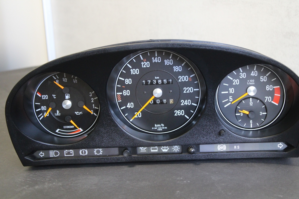 560SL R107 Kombiinstrument KM Tacho aufbereitet W107