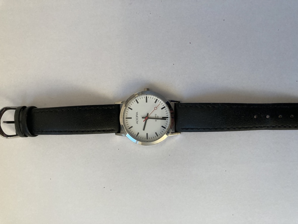 ADORA Armbanduhr mit schwarzem Lederband, Durchmesser 33 mm,