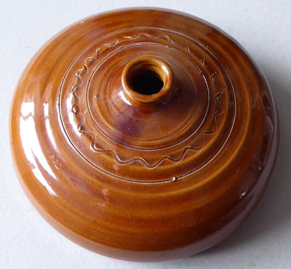 Ungewöhnliche Vase aus Ton Keramik - Höhe ca. 9 cm, braun