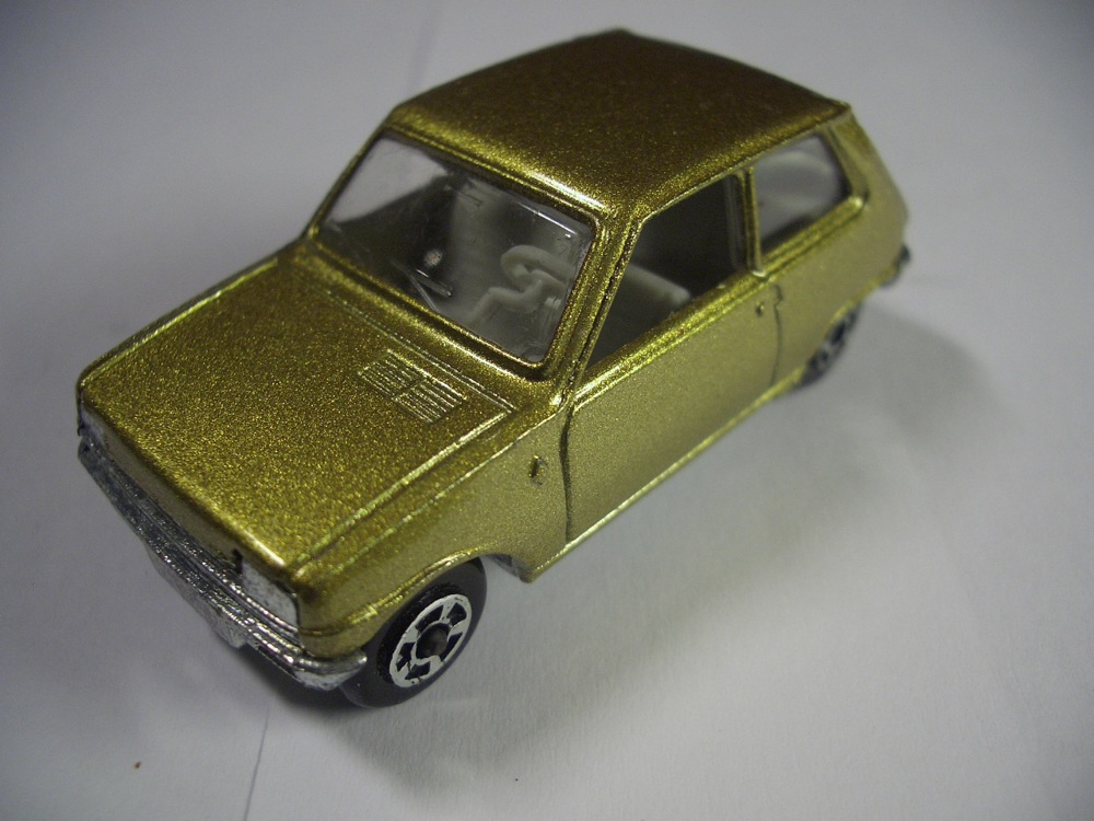 Polistil RJ 23 Renault 5L Limousine goldmetallic