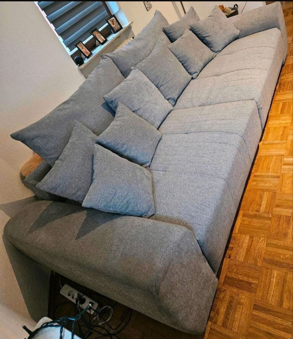 Big Sofa mit Kissen