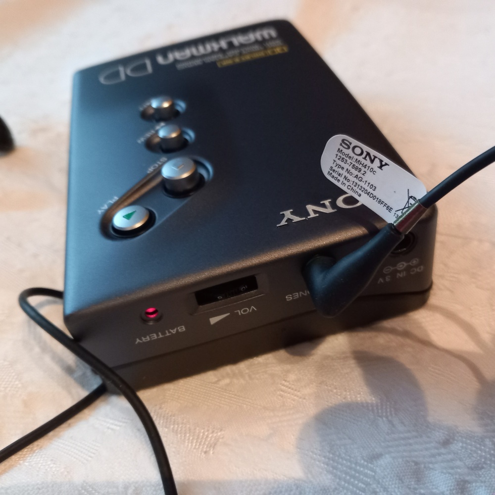 SONY Walkman DD 11 Cassetten Recorder defekt mit Kopfhörer und Bereitschaftsetui