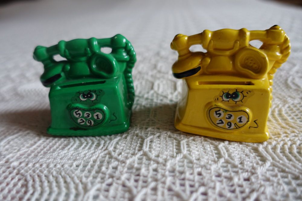 #Vintage - 2 kleine Keramik-Deko-Telefone, 2 St. 3,00   oder auch einzeln, je 1,50  