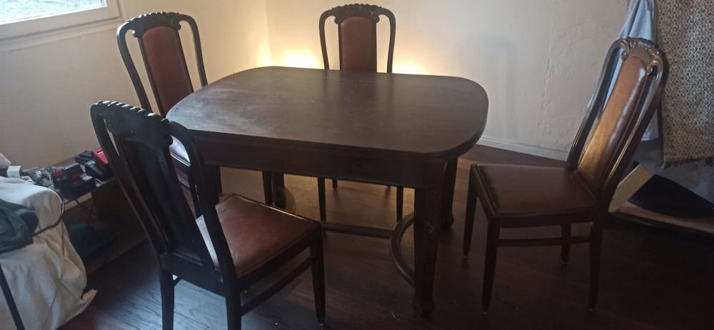 Vintage Tisch + vier Stühle