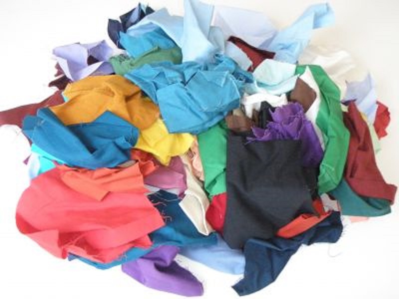 Stoffreste verschiedene Farben, zu verschenken