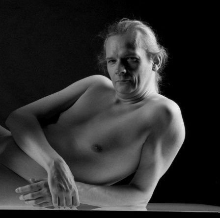 Exclusive Escort - Mature Nude Bi Male Model