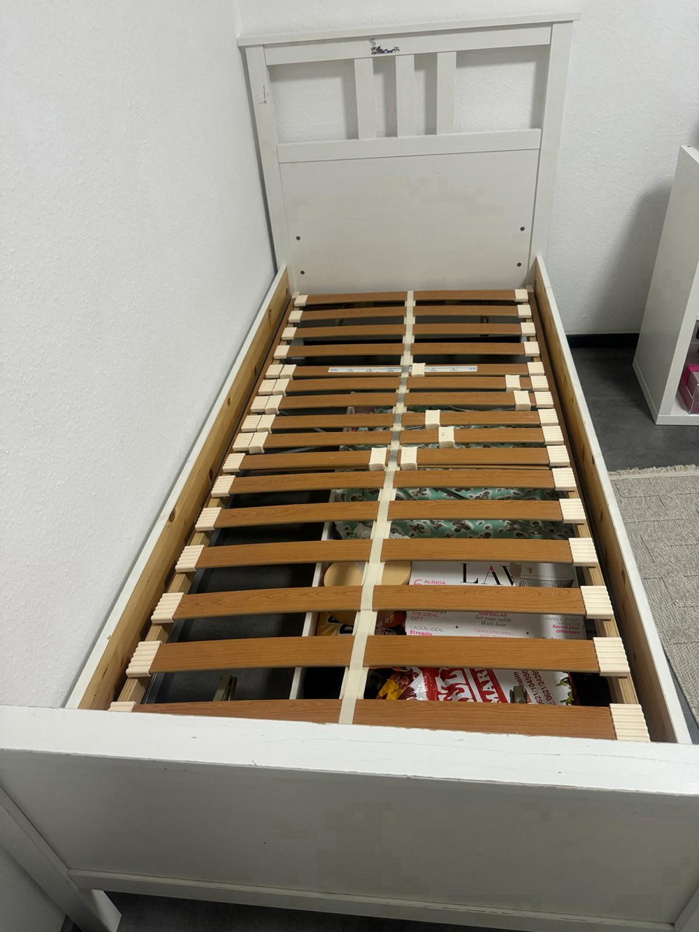 IKEA BETT (90x200) ohne matratze