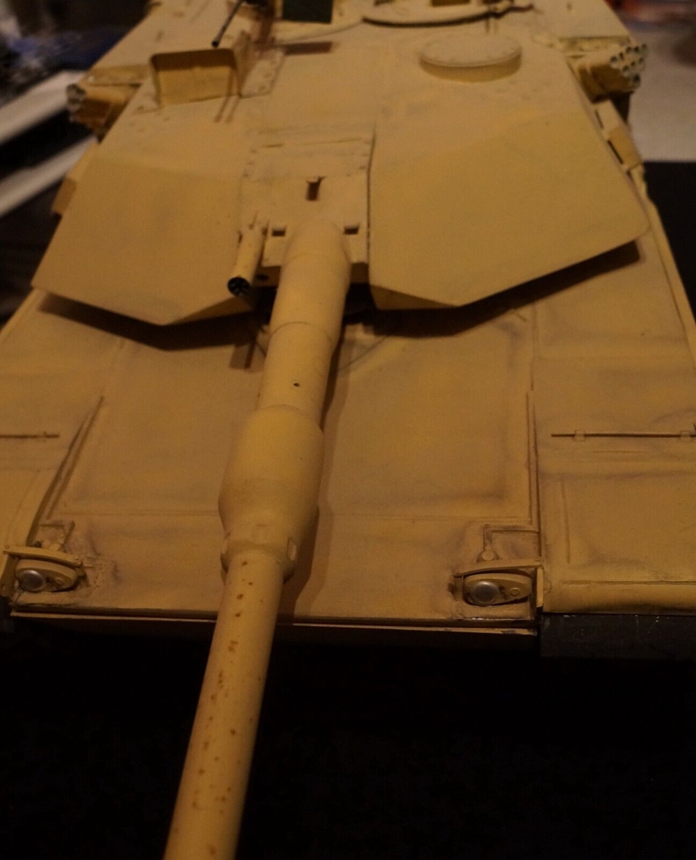 Panzer M-1 Abrahms der US-Army als Standmodell im Maßstab 18