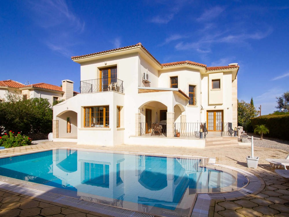 Villa mit 3 Schlafzimmer, großem Pool und voll möbliert - Esentepe, Nordzypern