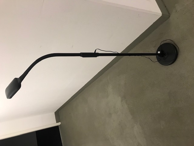 Designer Lampe in schwarz mit LED Licht