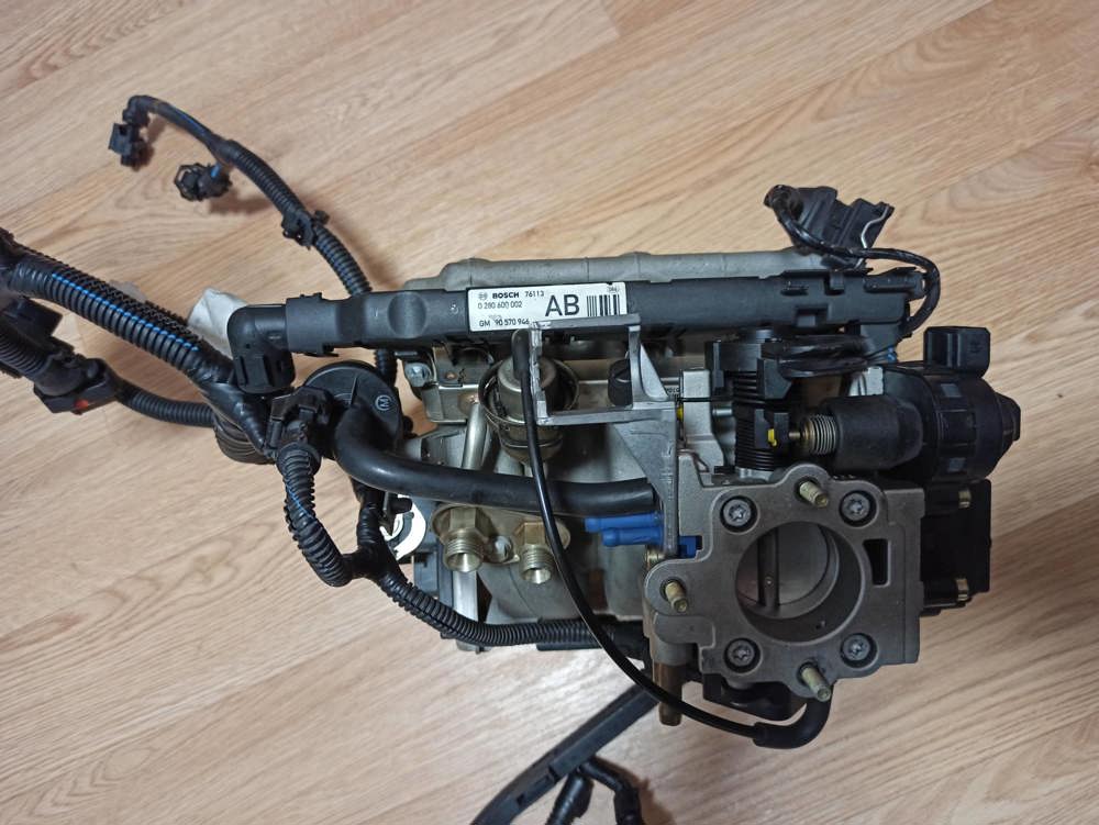 Ansaugkrümmer für X10XE Motor, inklusive Kabelbaum, Drosselklappe, Einspritzdüsen und Steuergerät