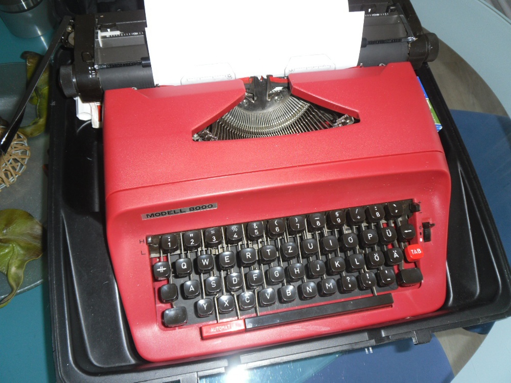Schreibmaschine sehr gut erhalten mit Koffer