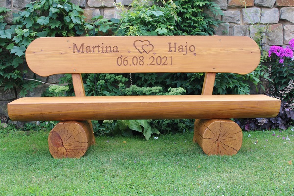 Gartenbank mit Gravur. Hochzeitsgeschenk.