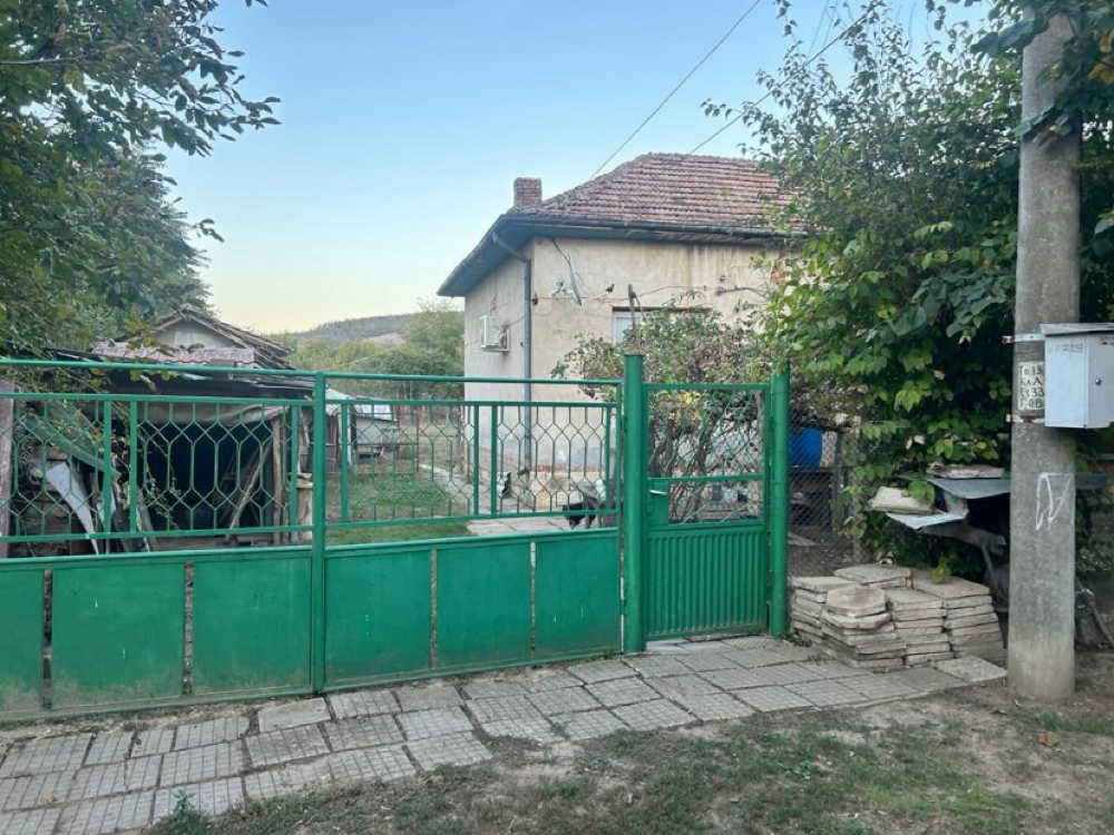 Einzigartige Chance für Kreativität und Wohnen: Idyllisches Anwesen in Muselievo, Bulgarien