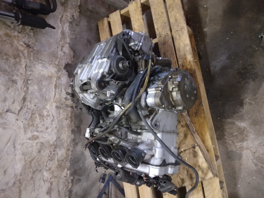 Motor Kawa ZX 900 (85000km) Kupplungsdeckel durchgeschliffen(Unfall)